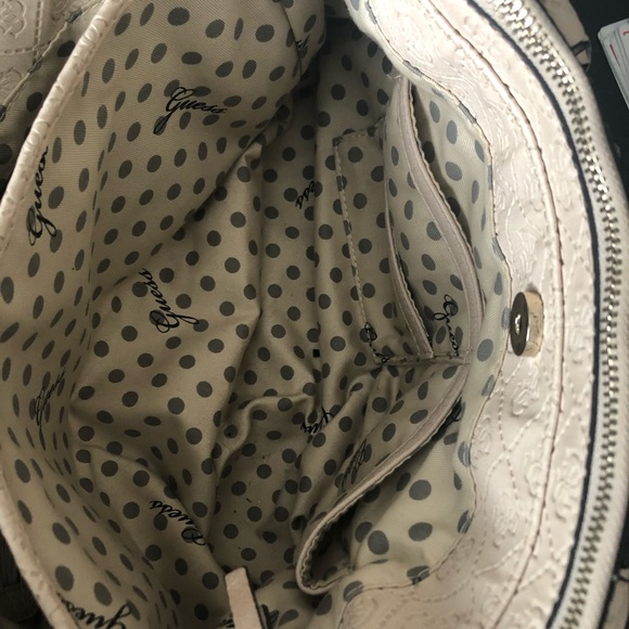 Cream Guess Purse - Picture 3 of 4